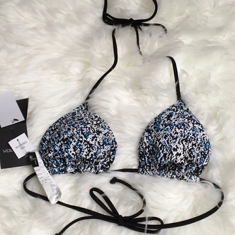 New. Volcom reversible bikini top. - Picture 7 of 9
